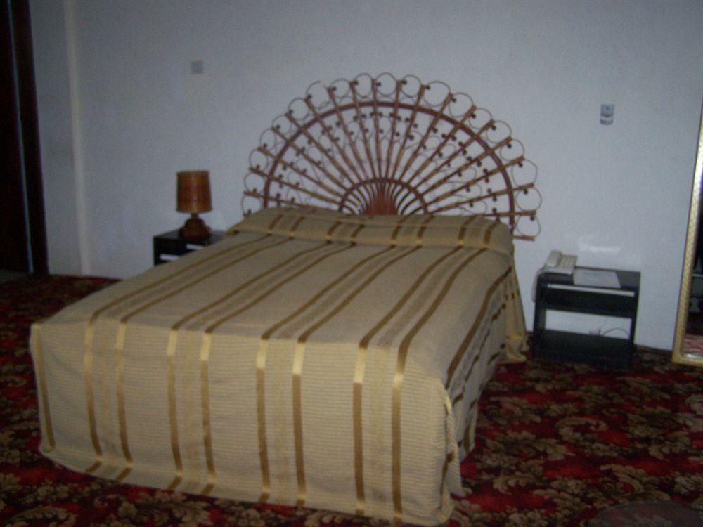Hotel Azur Яунде Экстерьер фото