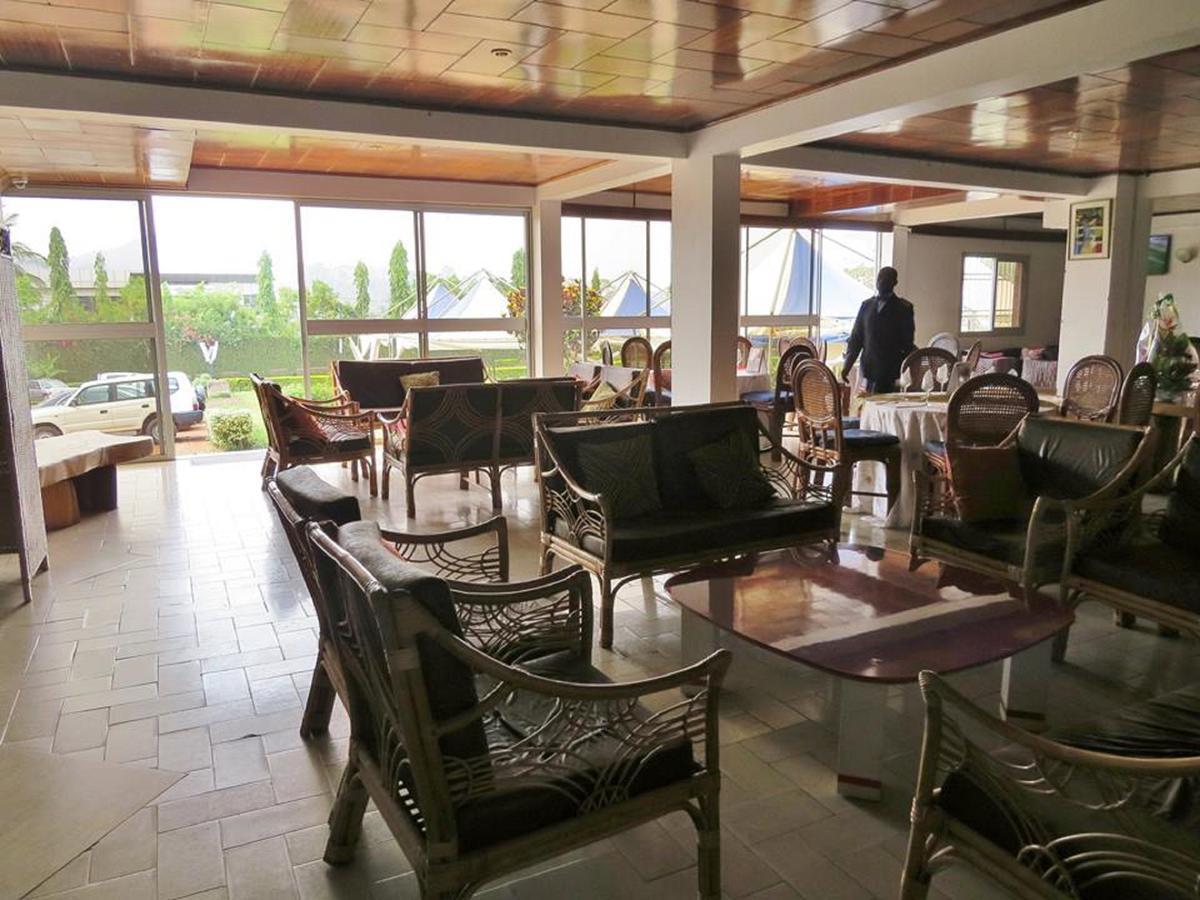 Hotel Azur Яунде Экстерьер фото