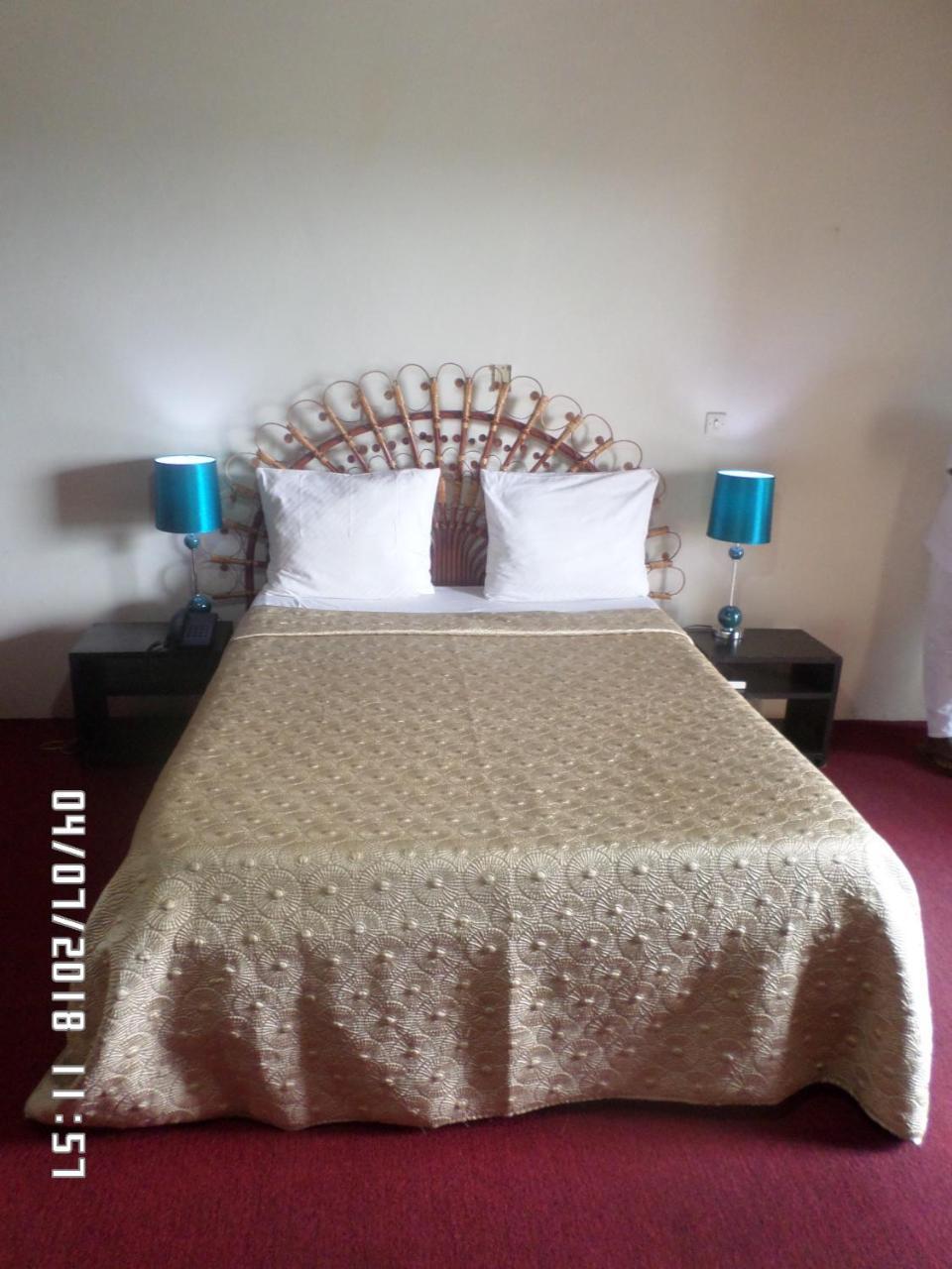 Hotel Azur Яунде Экстерьер фото