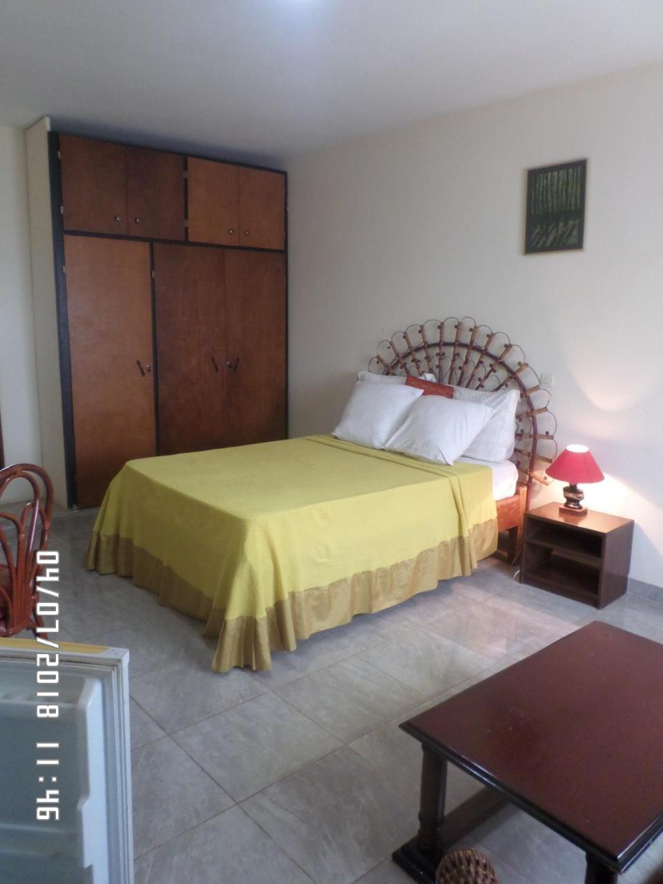 Hotel Azur Яунде Экстерьер фото