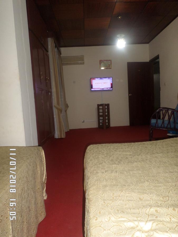 Hotel Azur Яунде Экстерьер фото