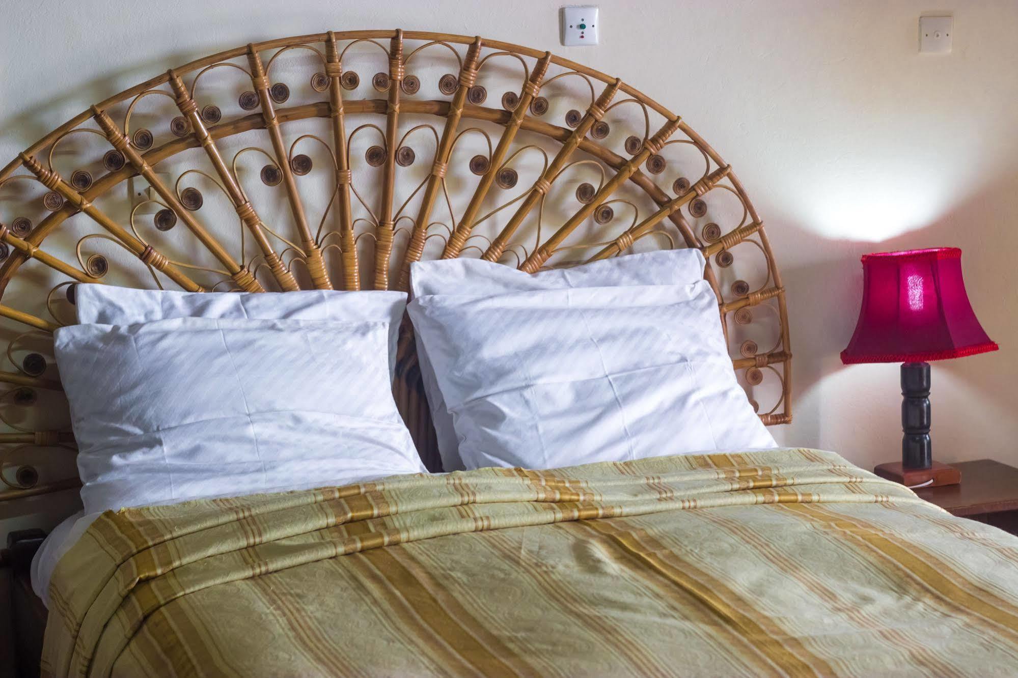 Hotel Azur Яунде Экстерьер фото